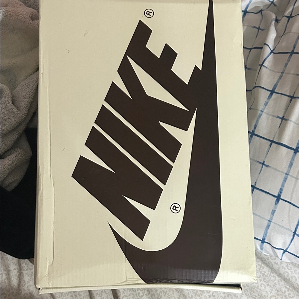 Nike Air Jordan 1 Retro High OG Box - Picture 3 of 4